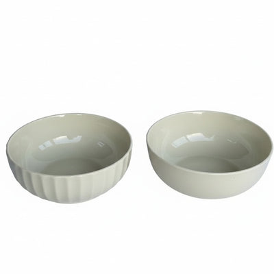 Bowls with a smooth, ribbed design.